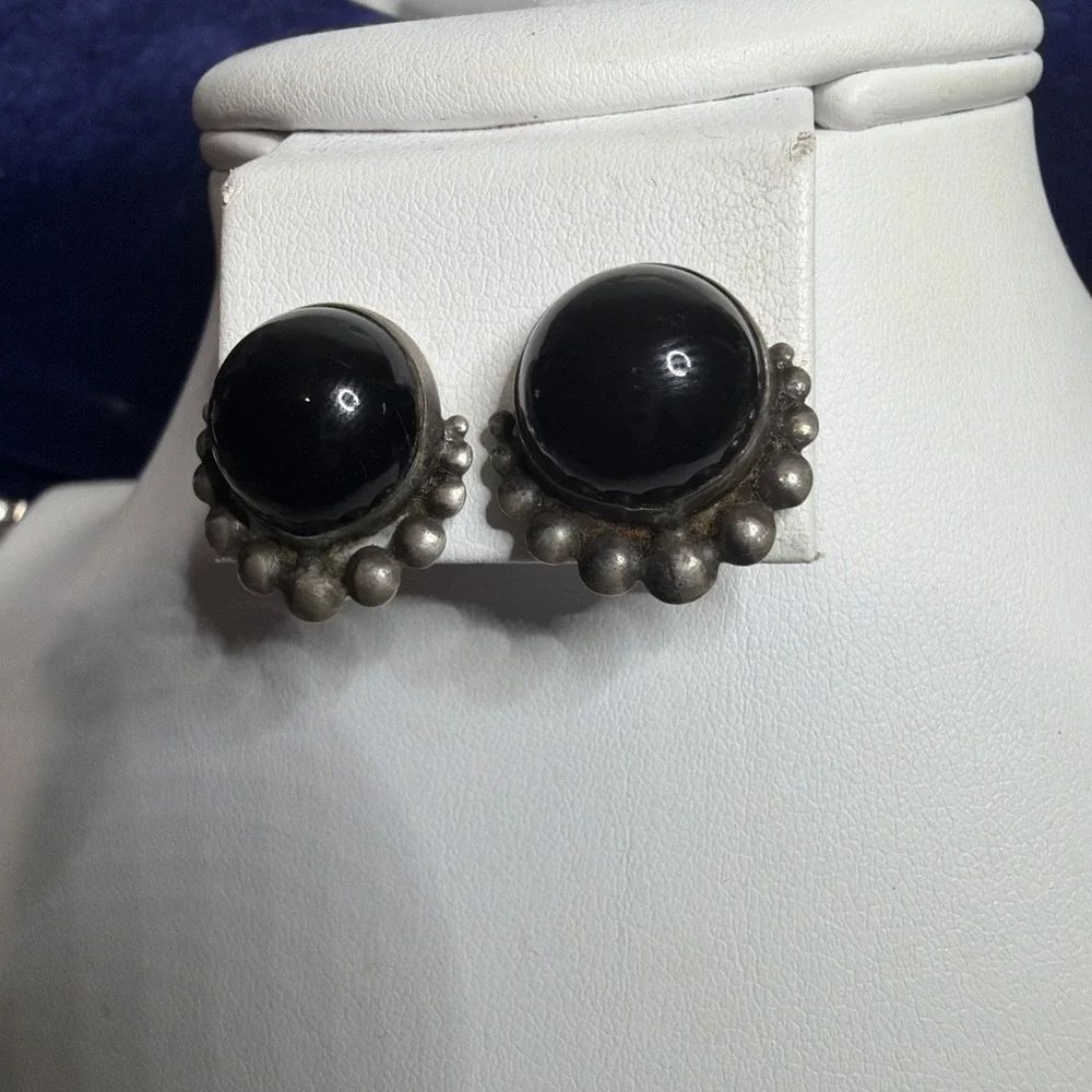 STERLING SILVER Onyx VINTAGE ESTATE Screw CLIP ON DomeEARRINGS 6.4Gr